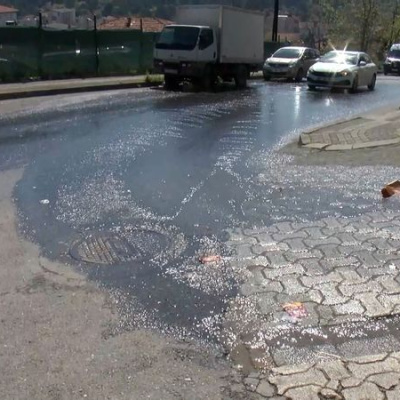 Ataşehir'de şebeke suyu patladı: Bir haftadır akıyor