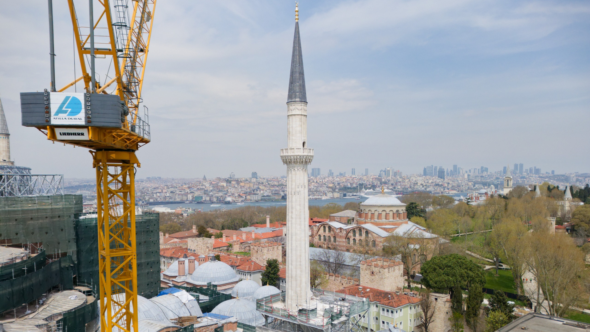 Ayasofya-i Kebir Camii'nin kuzeydoğu minaresinde restorasyon tamamlandı
