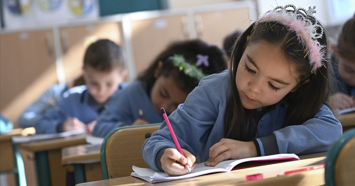 1 Mayıs'ta Okullar Tatil Mı? Ders Var mı?