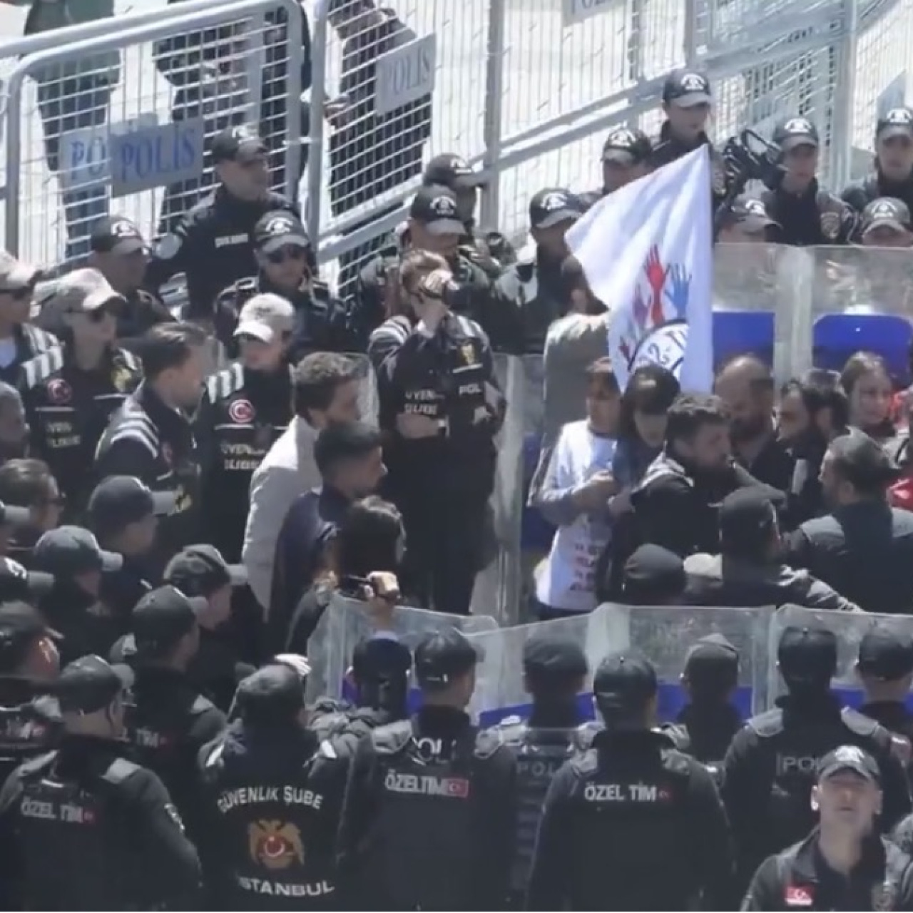 Taksim'de izinsiz gösteriye müdahale