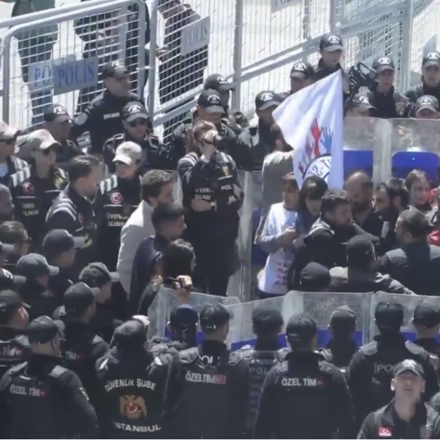 Taksim'de izinsiz gösteriye müdahale