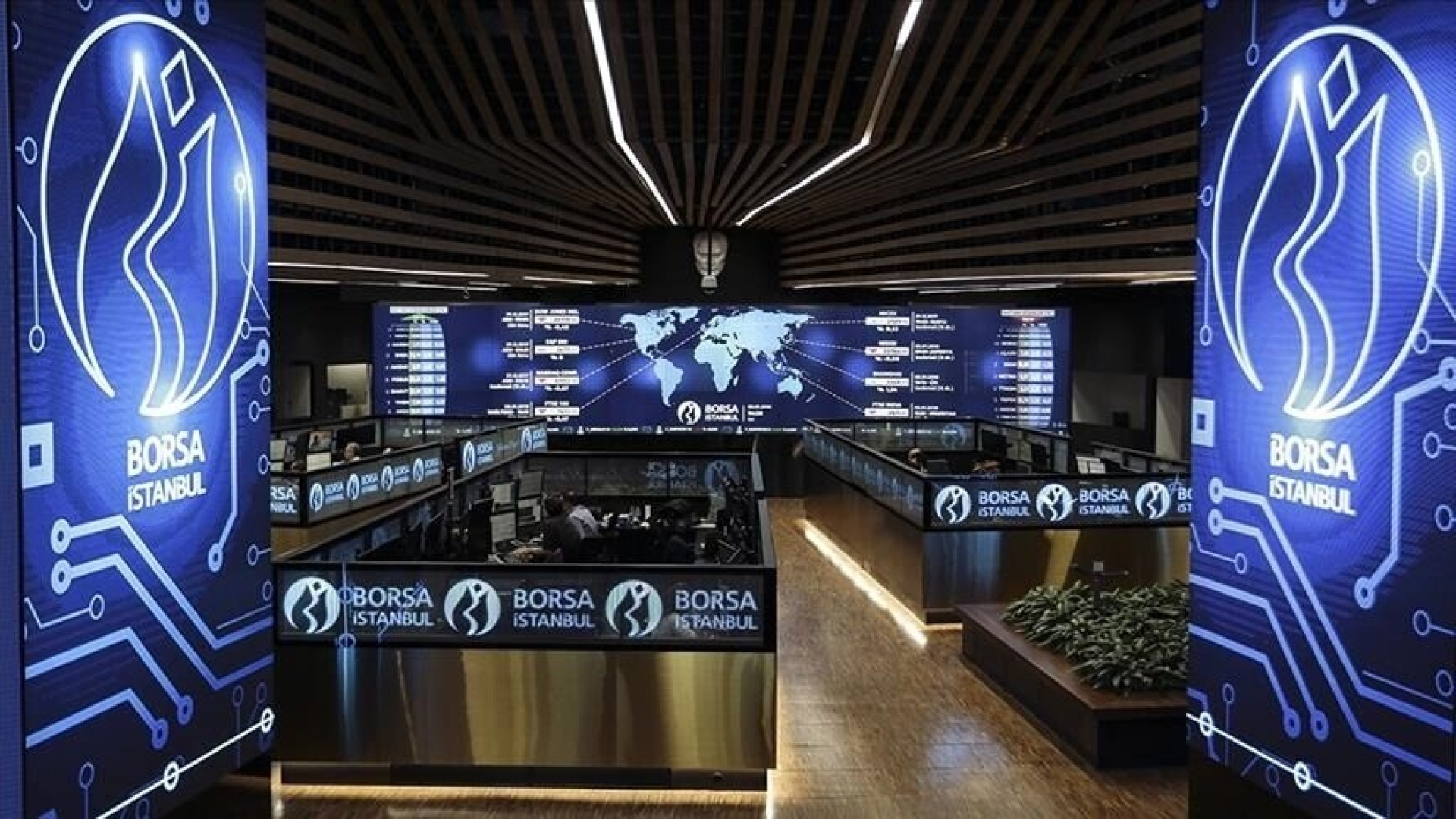 BIST 100 endeksi rekor kırarak 14.594 puanla günü tamamladı