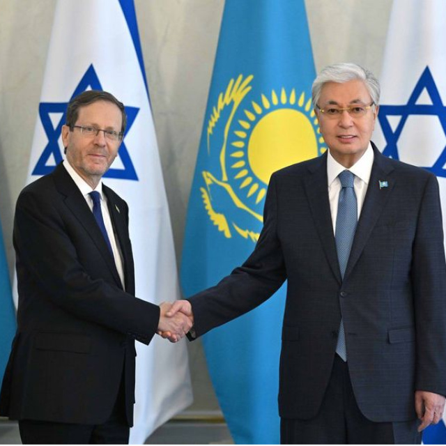 Tokayev, Herzog ile görüştü