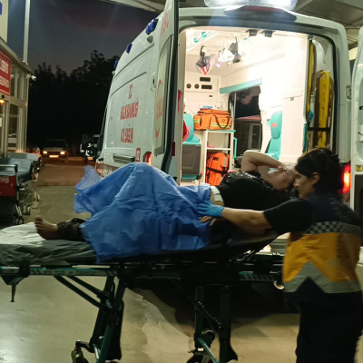 Kızını bıçaklayan baba kaçtı!