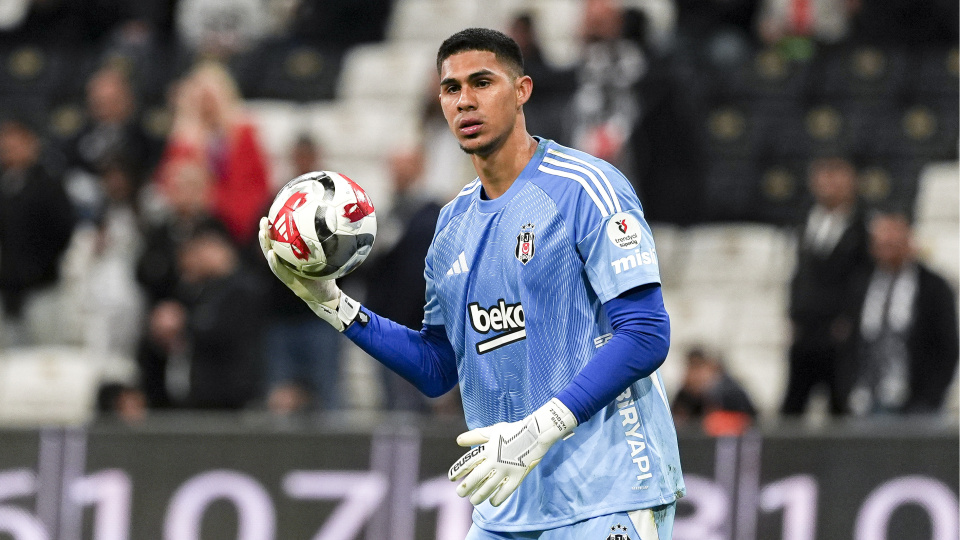 "Beşiktaş formasını giyme onuruna sahip oldum"