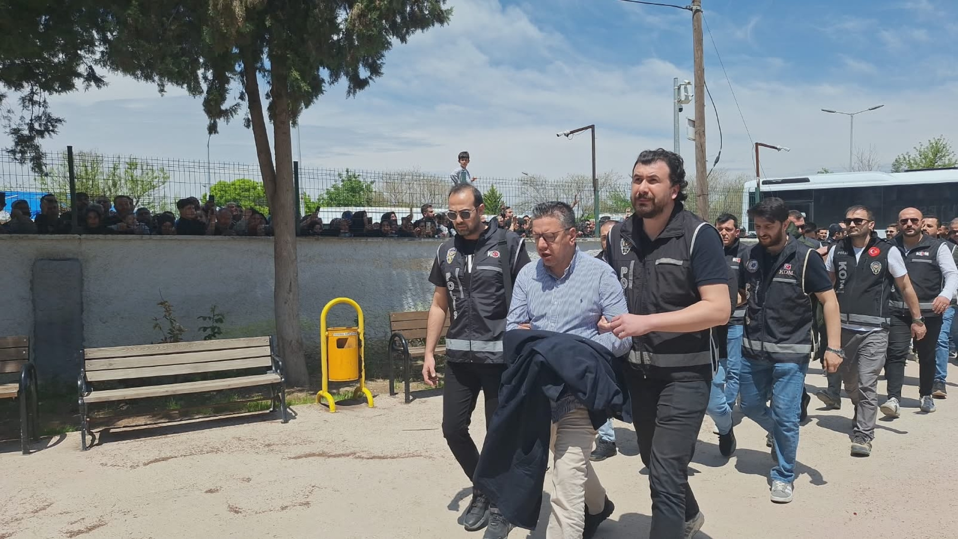 SON DAKİKA: Halfeti Belediyesi'nde 29 tutuklama, eski başkan Şeref Albayrak tutuklandı | Son dakika haberleri