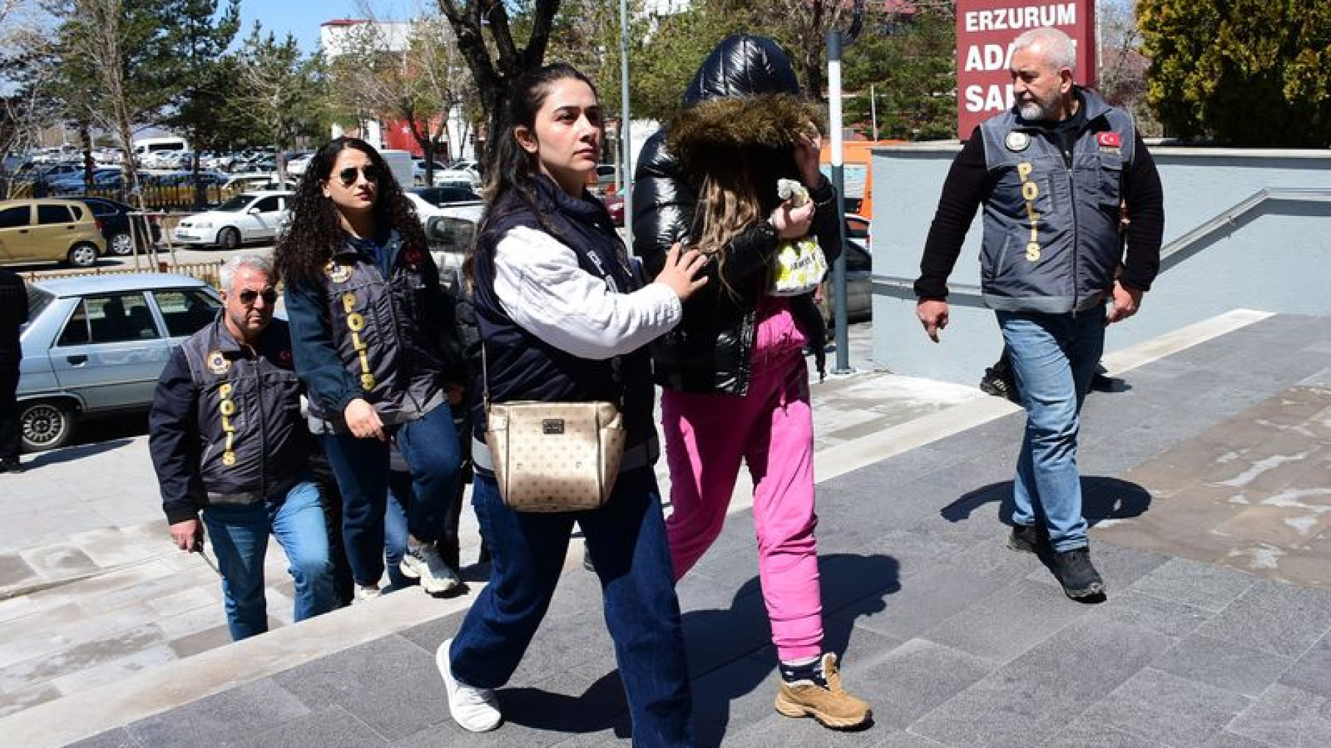 Erzurum'da masaj salonu maskeli fuhuş şebekesine operasyon