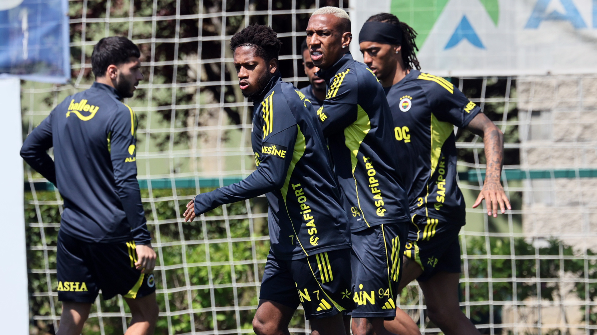 Fenerbahçe'yi bekleyen yabancı krizi: 19 yabancı, 10+4 kuralı
