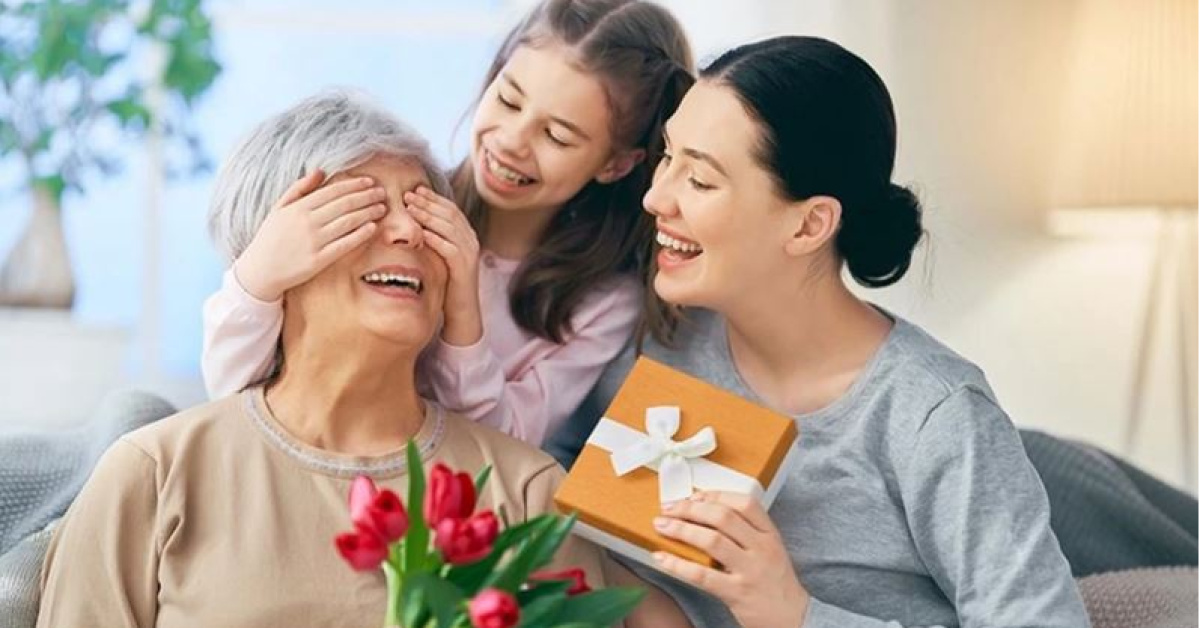Anneler Günü Hediye Rehberi: Her 10 Kişiden 9'u Annesine Hediyen Alıyor