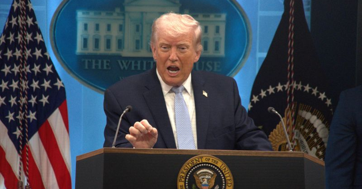 Trump: İran 'Çöküş aşamasında' dedi