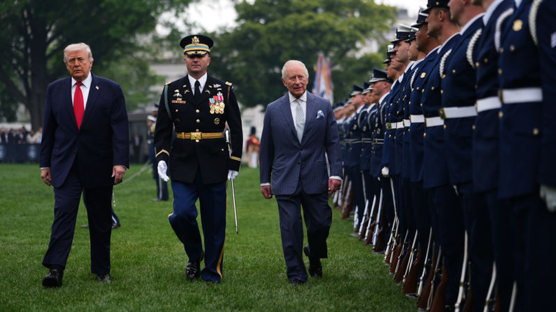 Donald Trump, Kral Charles'ı resmi törenle karşıladı | Dış Haberler