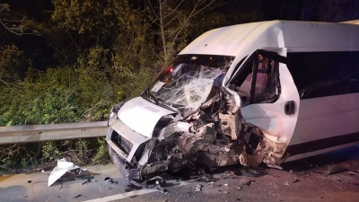 Servis minibüsü kaza yaptı: 11 yaralı