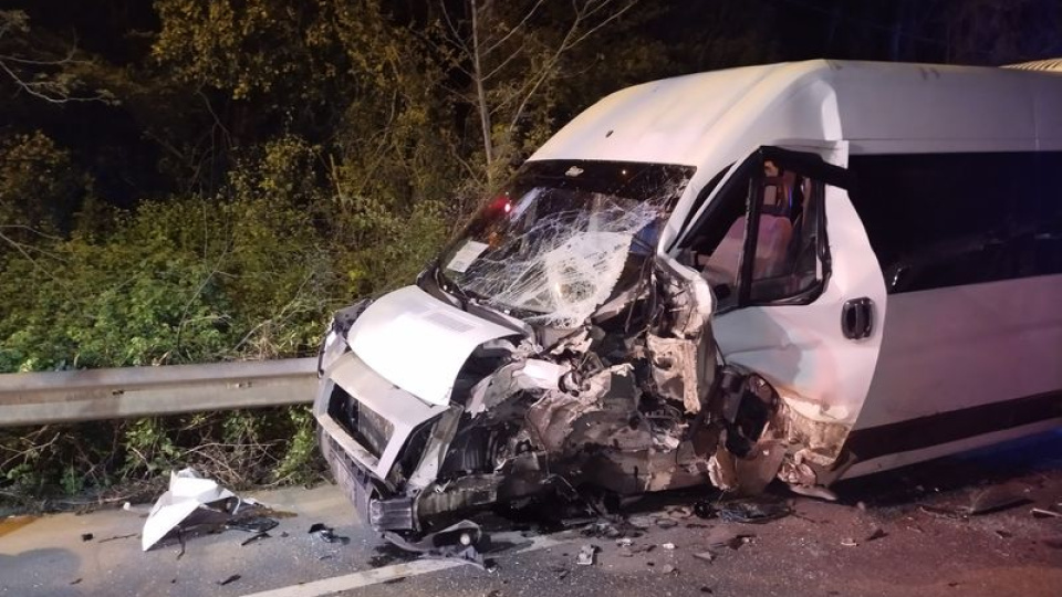 Servis minibüsü kaza yaptı: 11 yaralı