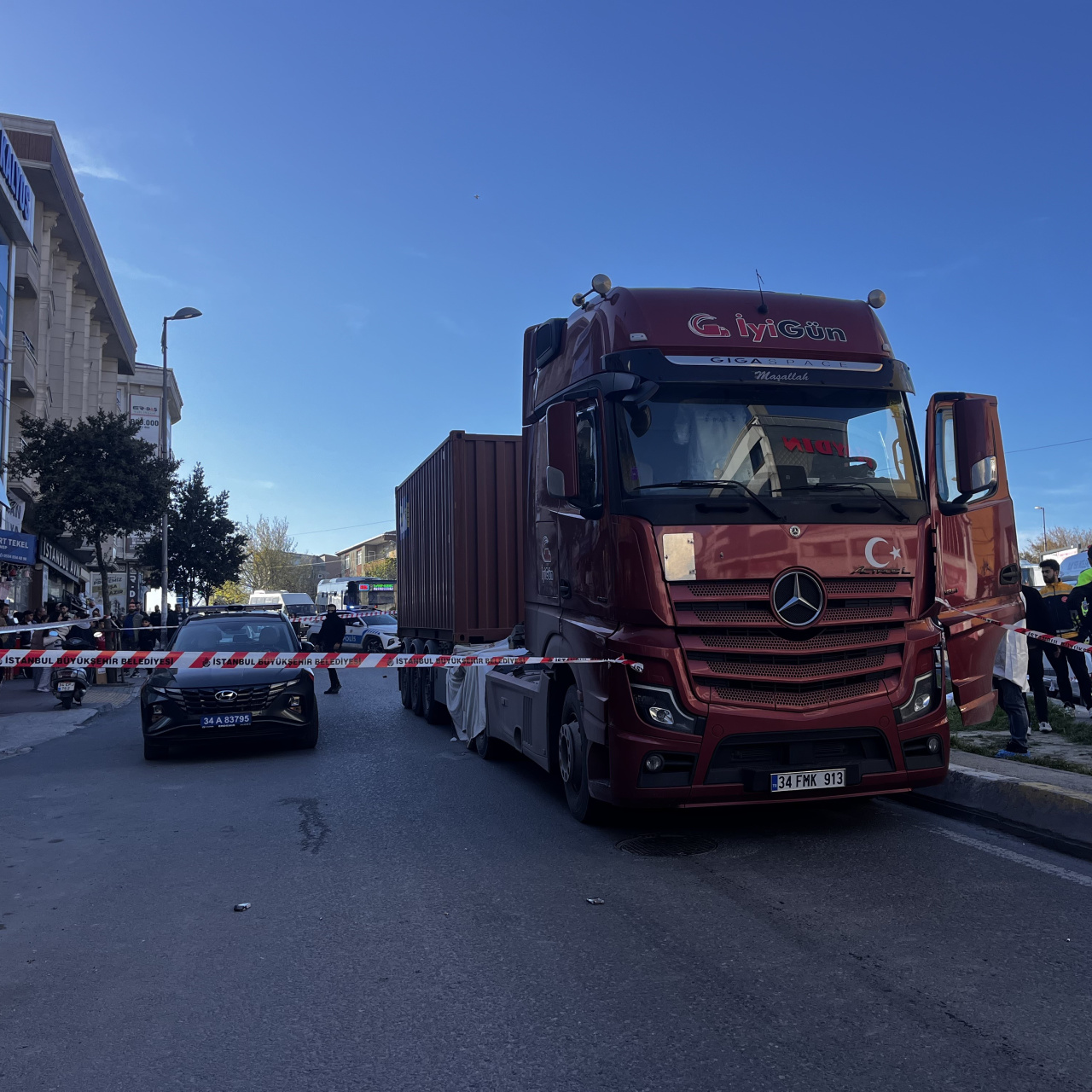 Yolun karşısına geçen kadın öldü