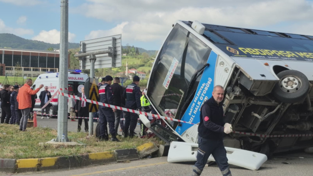 Otobüs devrildi; 46 yaralı!