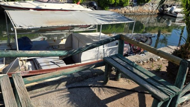 Marmaris'te yenilenen korkuluklar yine kırıldı