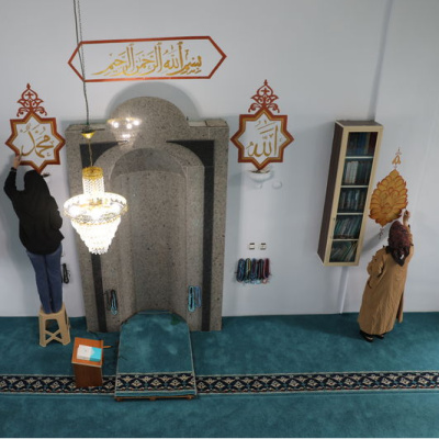 Gönüllüler Osmanlı motiflerini camilere işliyor