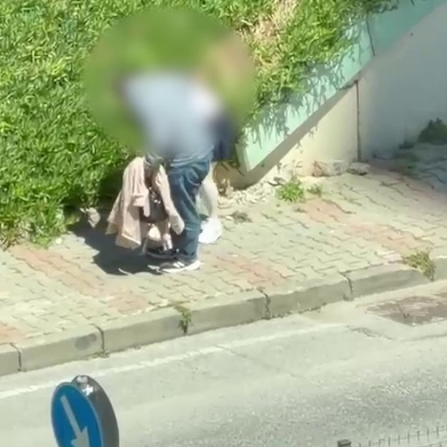 Sokak ortasında kadına şiddet! Yakalandı!