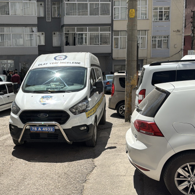 Evinde ölü bulundu