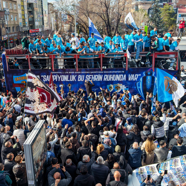 Erzurumspor FK'dan şampiyonluk turu!