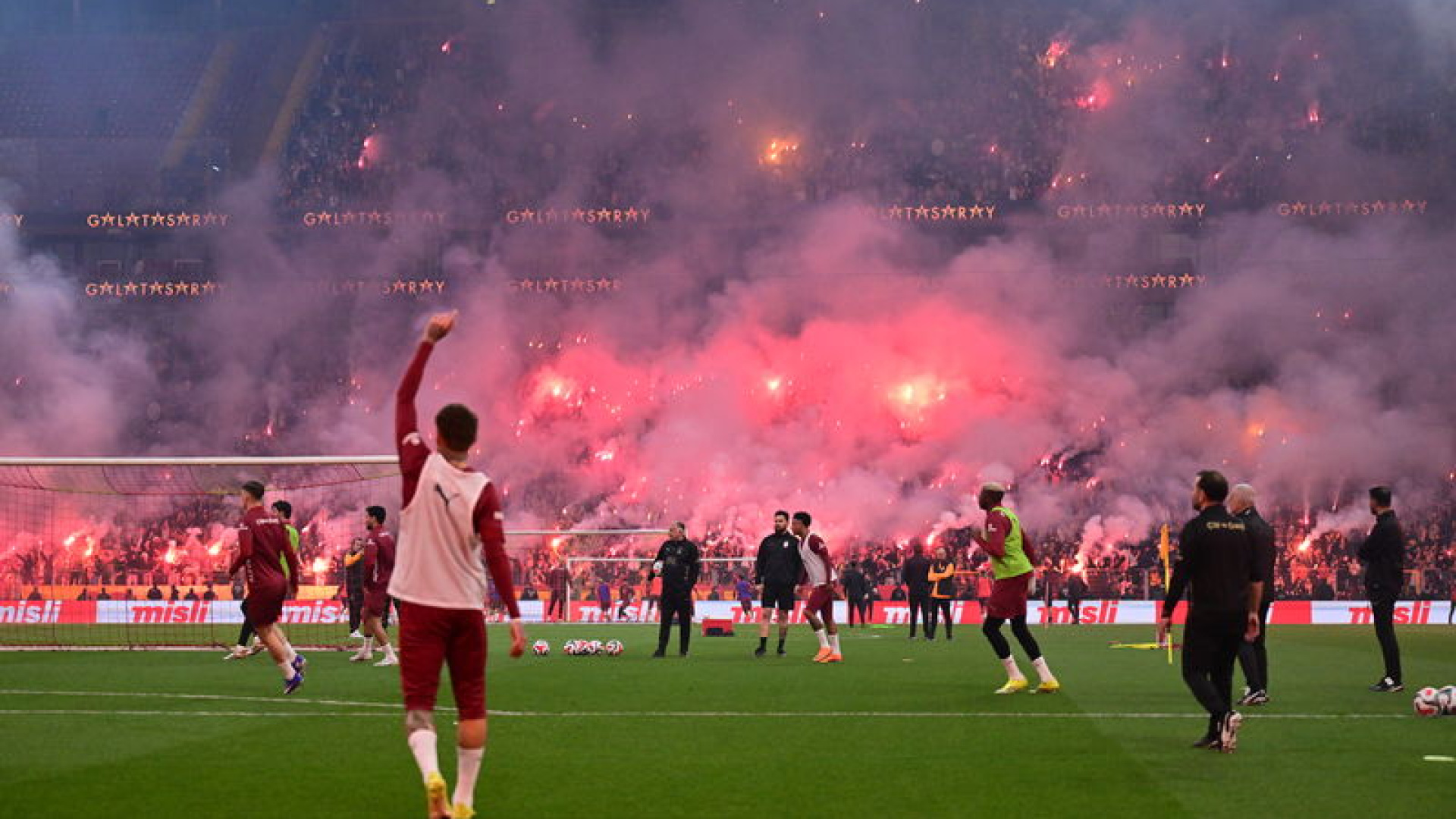 Galatasaray'dan 40 bin taraftara açık antrenman şöleni