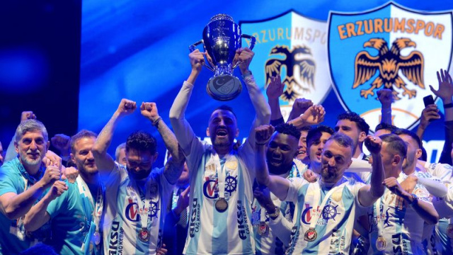 Erzurumspor FK, şampiyonluk kupasını aldı!