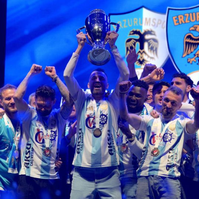 Erzurumspor FK, şampiyonluk kupasını aldı!