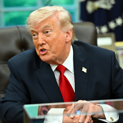 Trump: İran'la telefonda müzakere ediyoruz