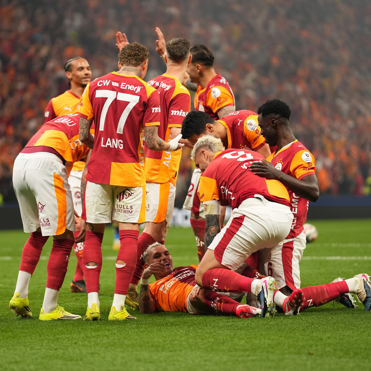 Cimbom, tecrübeli kadrosuyla şampiyonluğa yürüyor!