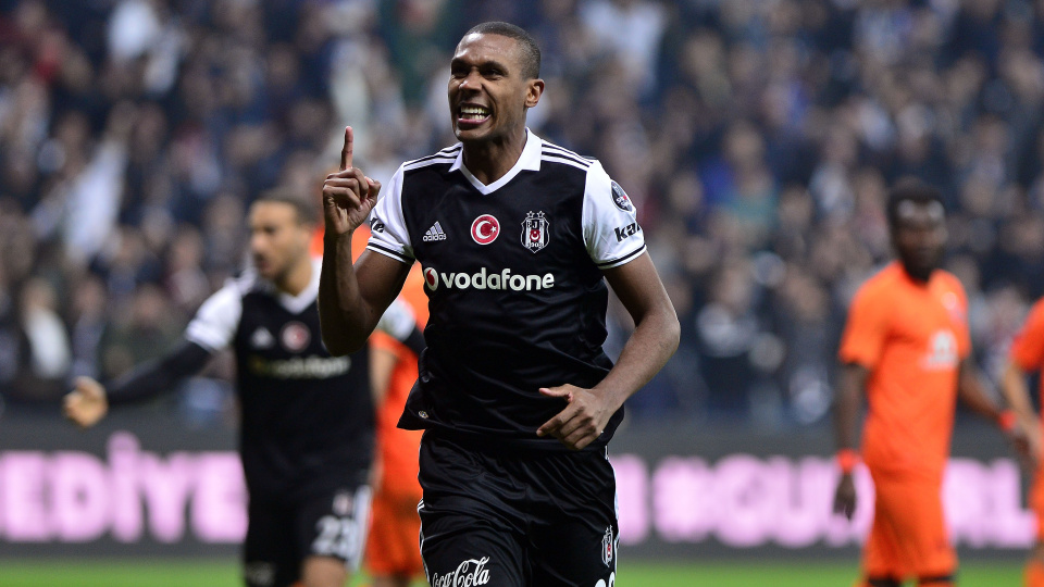 "Umarım Beşiktaş yeni sezonda Süper Lig'i kazanır"
