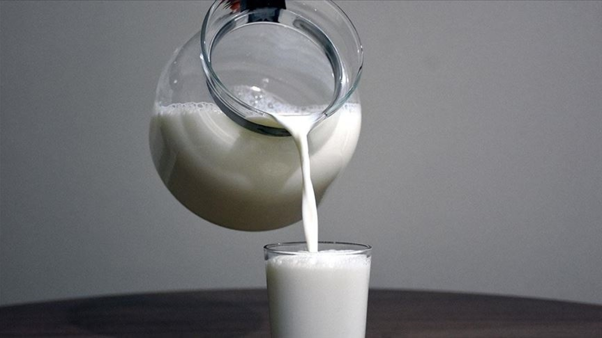 USK çiğ süt tavsiye satış fiyatını 24,30 TL olarak belirledi
