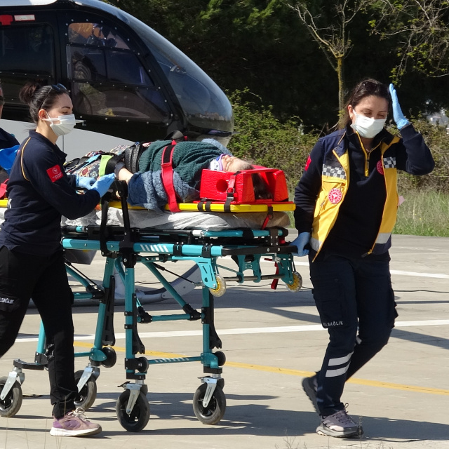 Tarlada bacağı kırıldı! İmdadına ambulans helikopter yetişti
