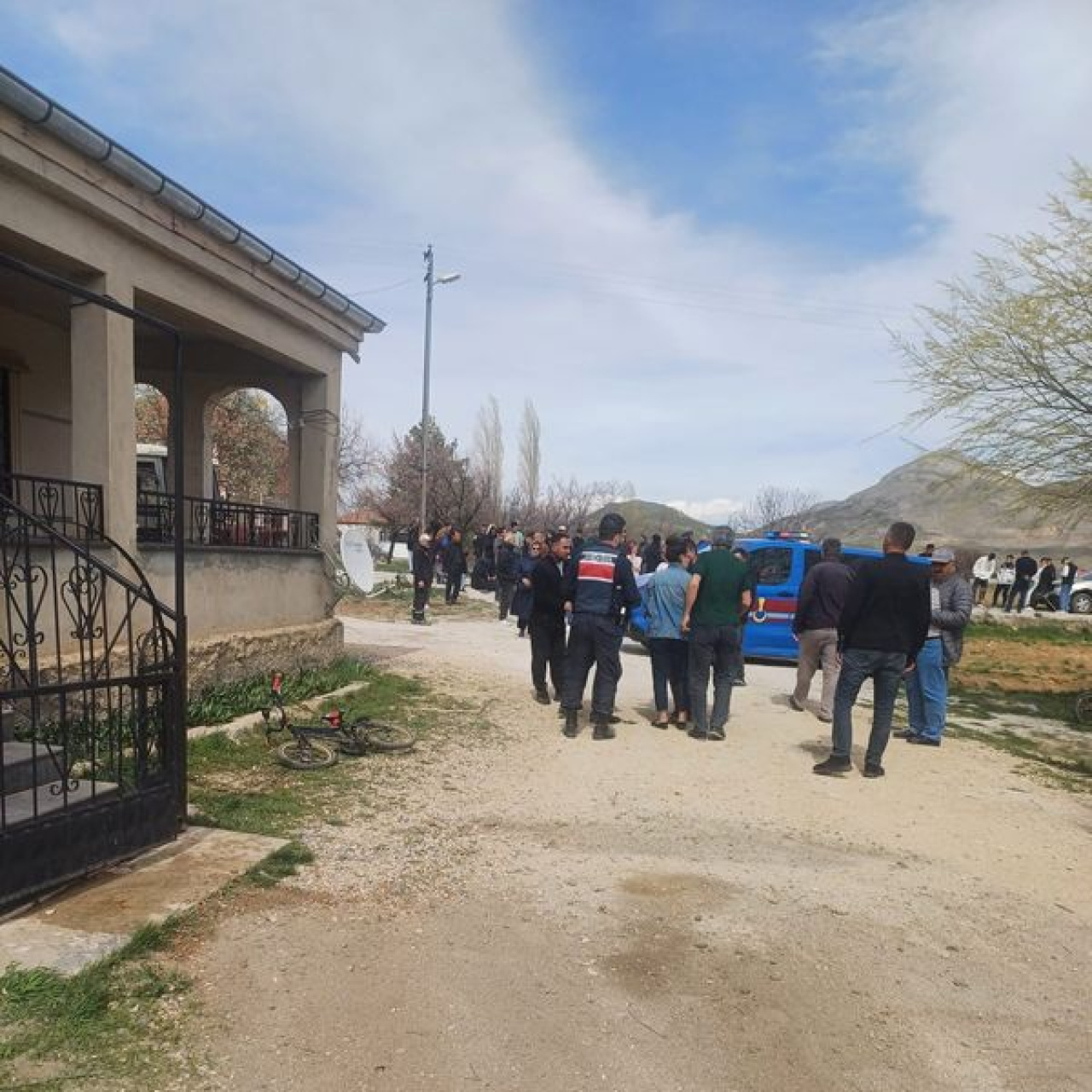 Kocasını öldürüp, kendi canına kıydı