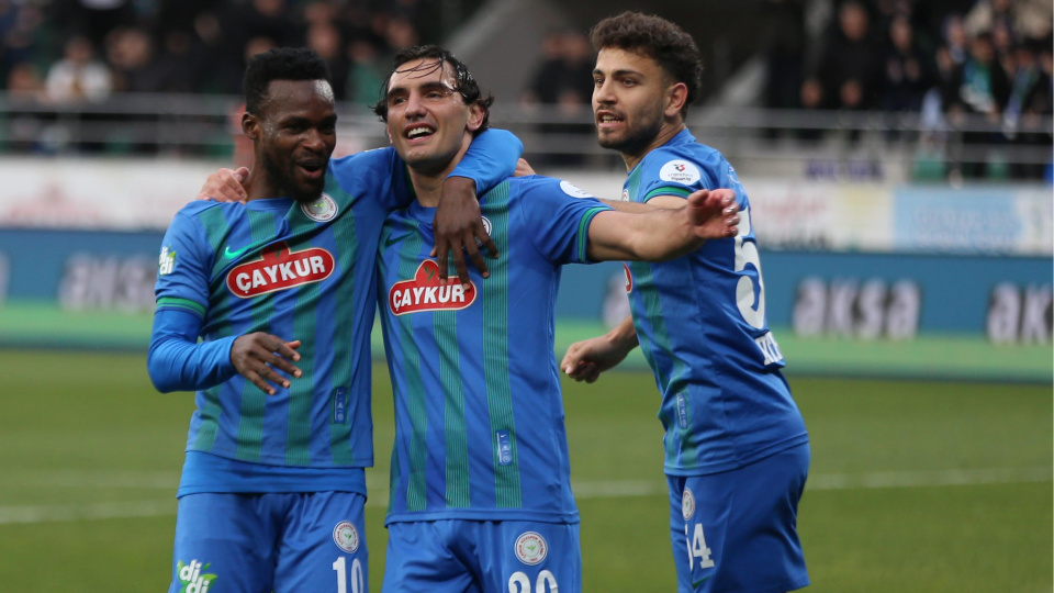 Rizespor sahasında 3 golle kazandı!