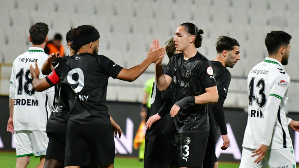 Manisa FK gol oldu yağdı!