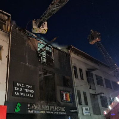 Bayrampaşa'da 5 katlı iş yerinde yangın