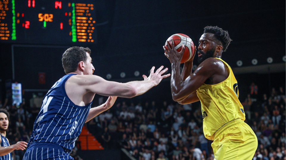 Anadolu Efes deplasmanda hata yapmadı!