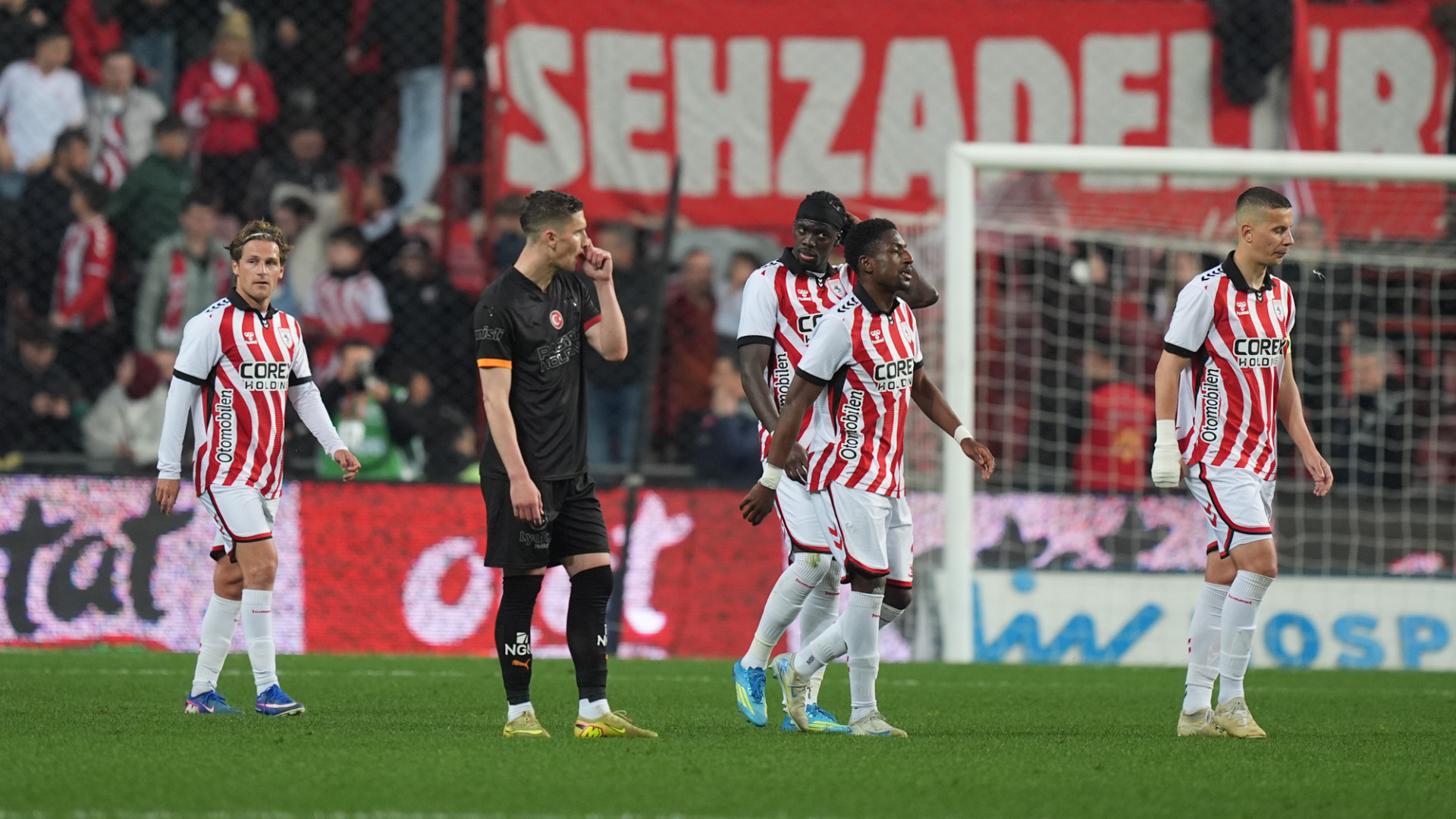Samsunspor-Galatasaray Maçı Canlı Anlatım: Şampiyonluk İçin Kritik Karşılaşma