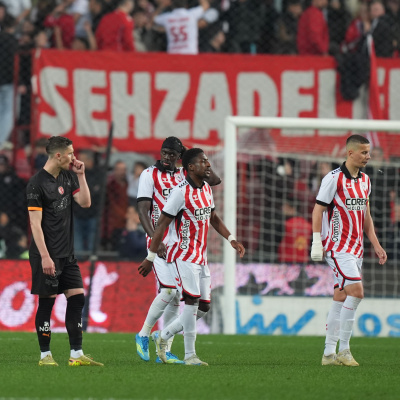 Aslan Samsun'da takıldı!