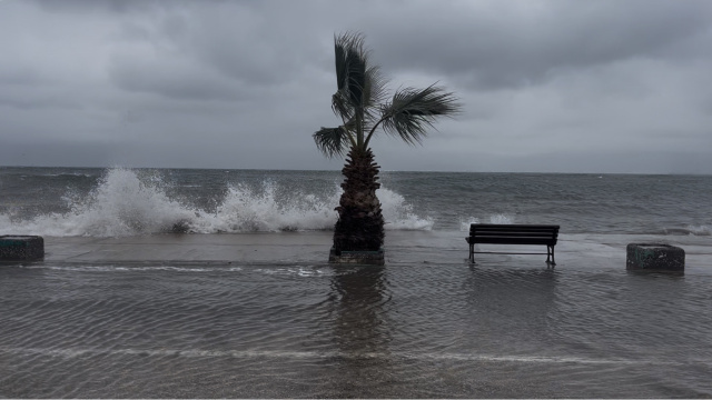 Her yerde yağmur var! Meteoroloji'den peş peşe uyarılar!