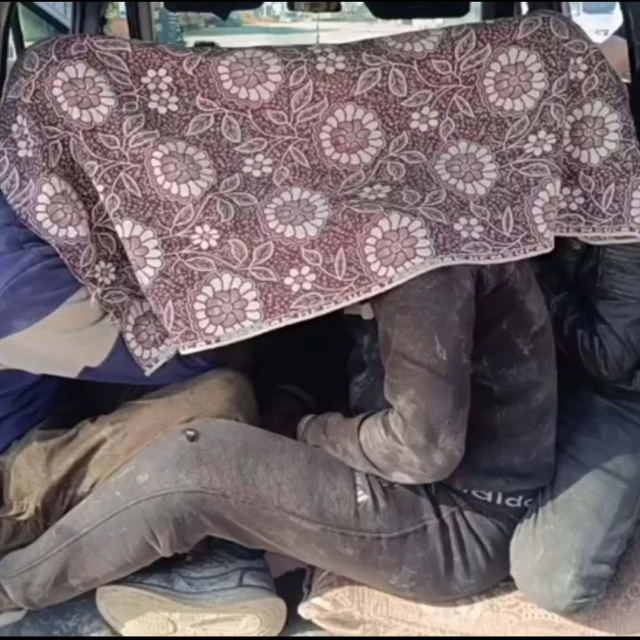Göçmenlere örtüyle kamufle!