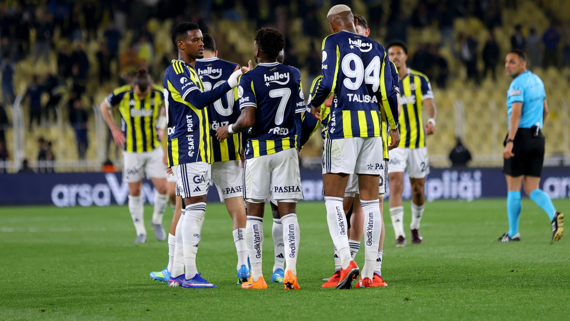 Fenerbahçe - Başakşehir maçı spor yazarlarının kaleminde: Keşkelerle dolu bir sezon