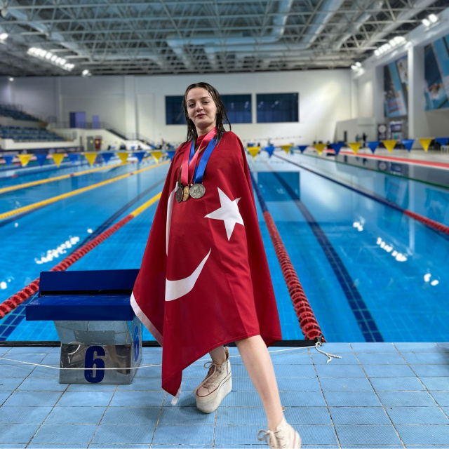 Sümeyye Boyacı'dan Paris'te altın madalya!