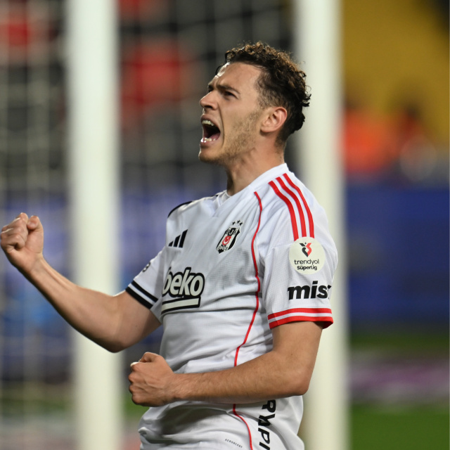 Asllani bu kez damga vurdu!