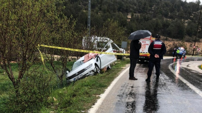 TIR ile otomobil çarpıştı: 1 ölü