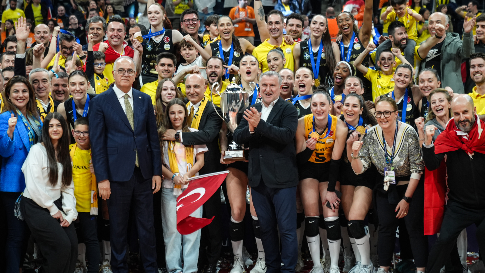 VakıfBank, CEV Şampiyonlar Ligi'nde 7. Kez Zirveye Ulaştı