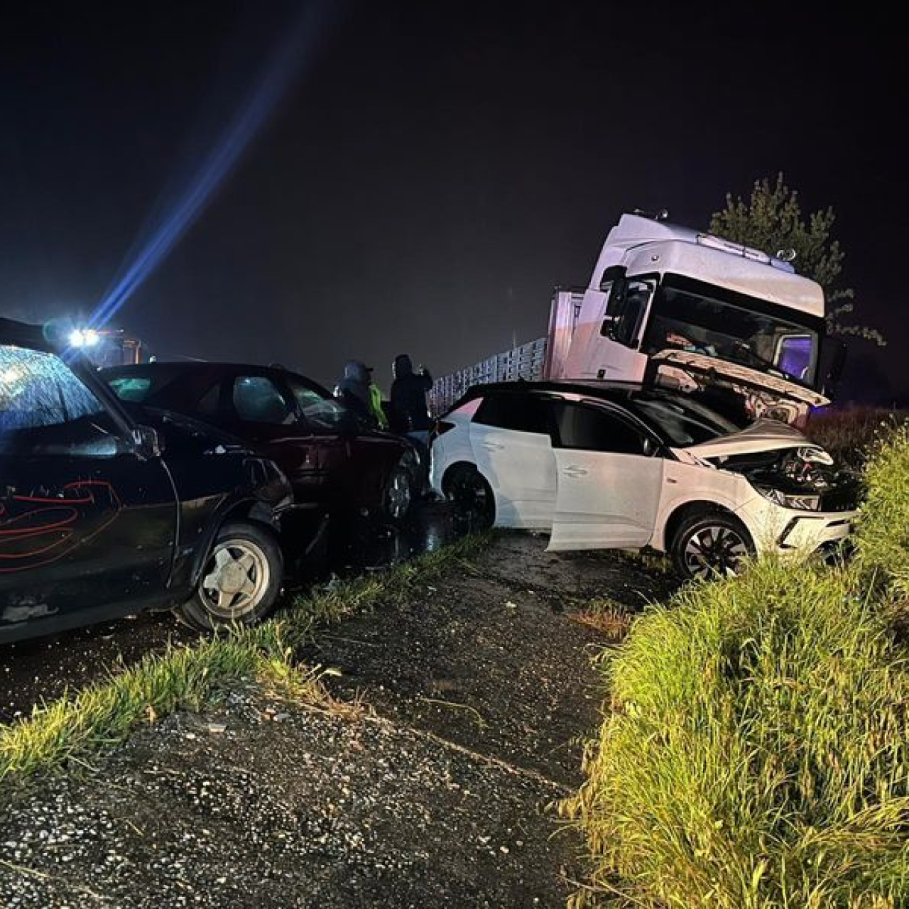 Uşak'ta zincirleme kaza! Ölü ve yaralılar var