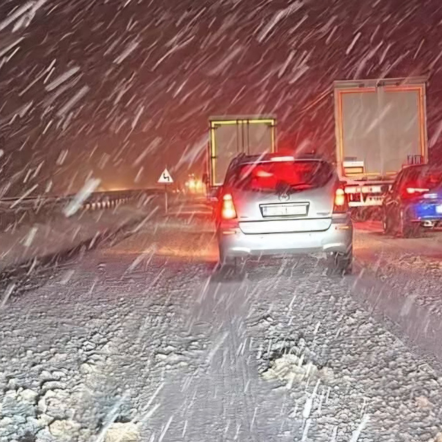 Afyonkarahisar'da kar nedeniyle yollar kapandı