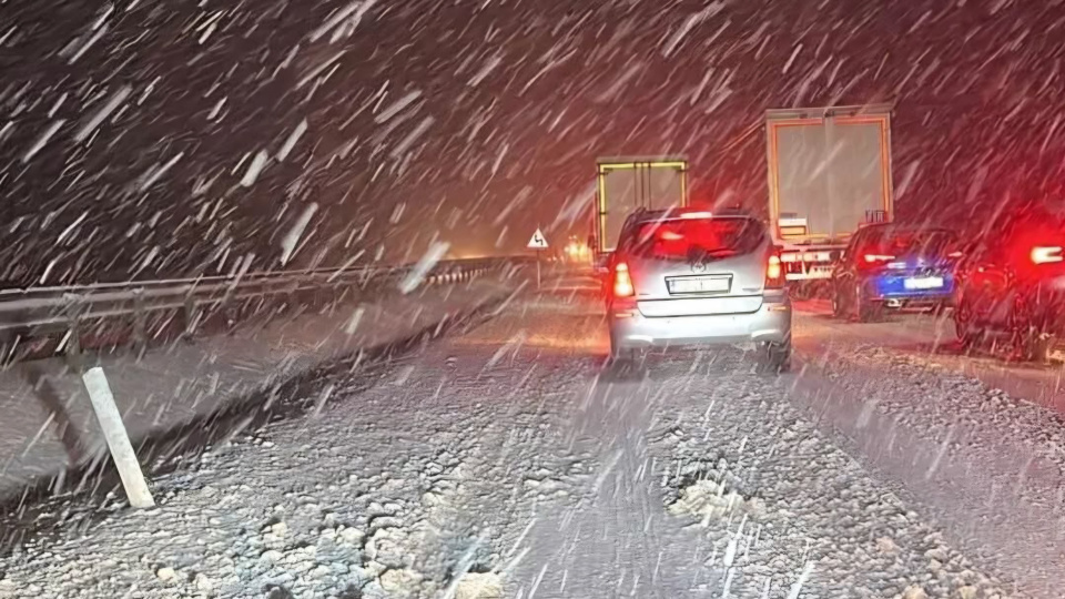 Afyonkarahisar'da kar nedeniyle yollar kapandı