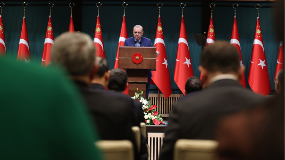 Kabine toplanıyor